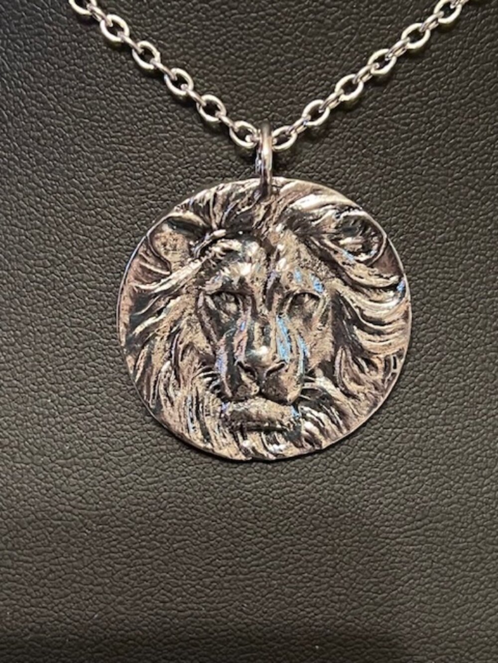 Silverplated Lion Pendant Necklace (163)